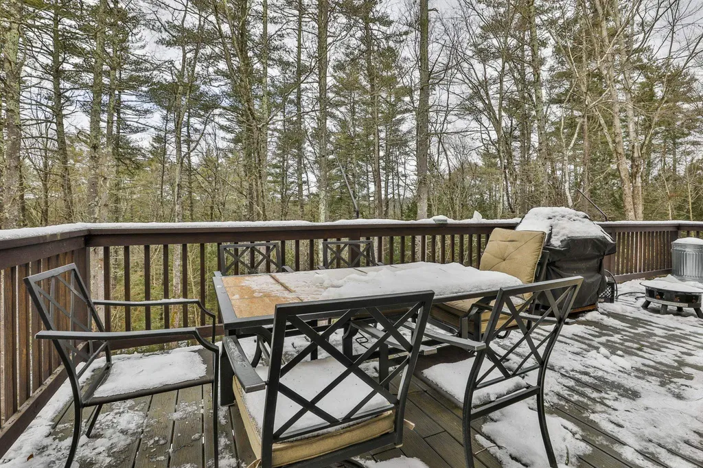 38 Old Manchester Road Amherst NH 03031