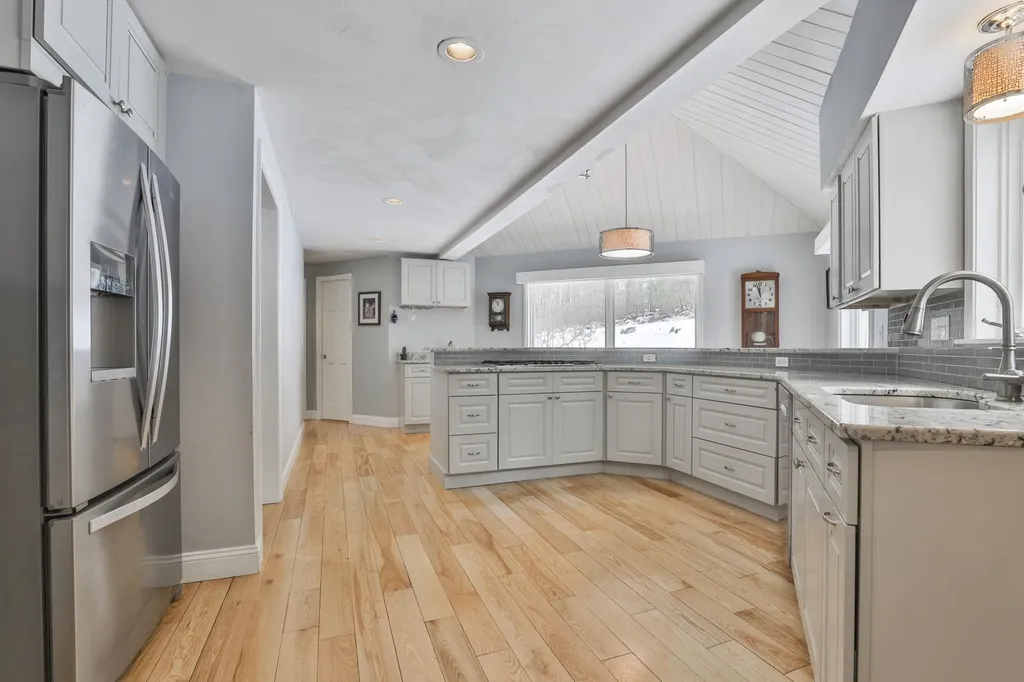 38 Old Manchester Road Amherst NH 03031