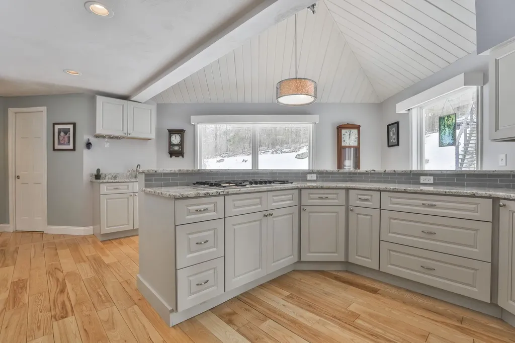 38 Old Manchester Road Amherst NH 03031