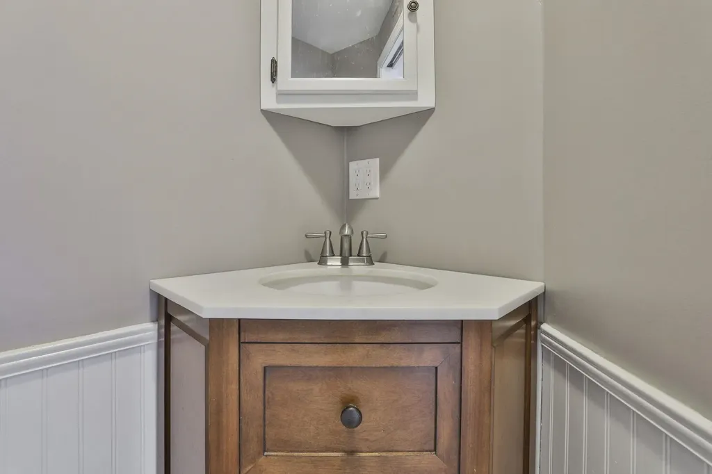 38 Old Manchester Road Amherst NH 03031