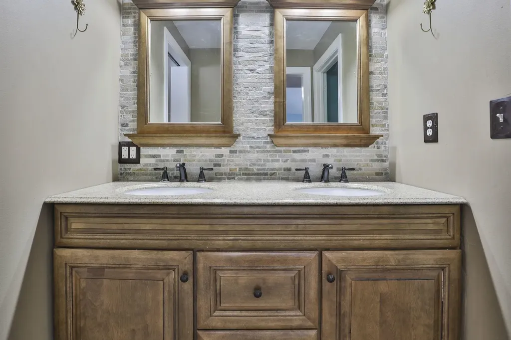 38 Old Manchester Road Amherst NH 03031