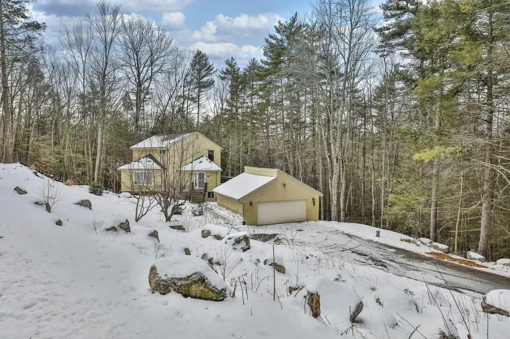 38 Old Manchester Road Amherst NH 03031