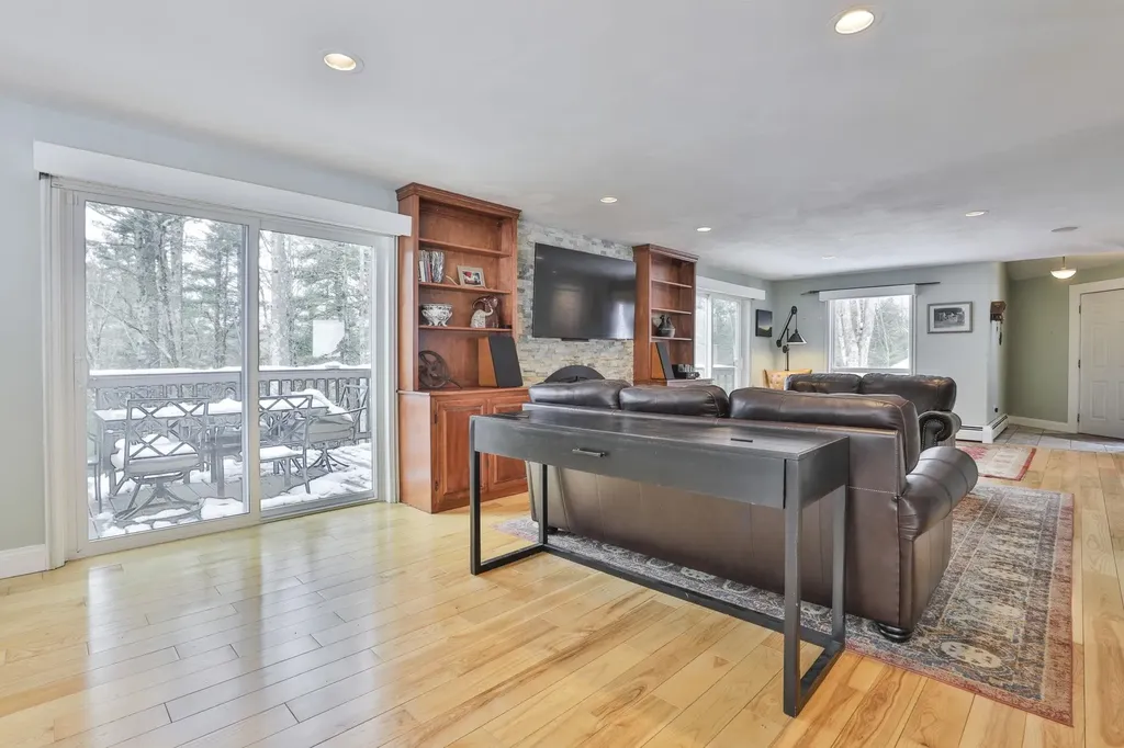 38 Old Manchester Road Amherst NH 03031