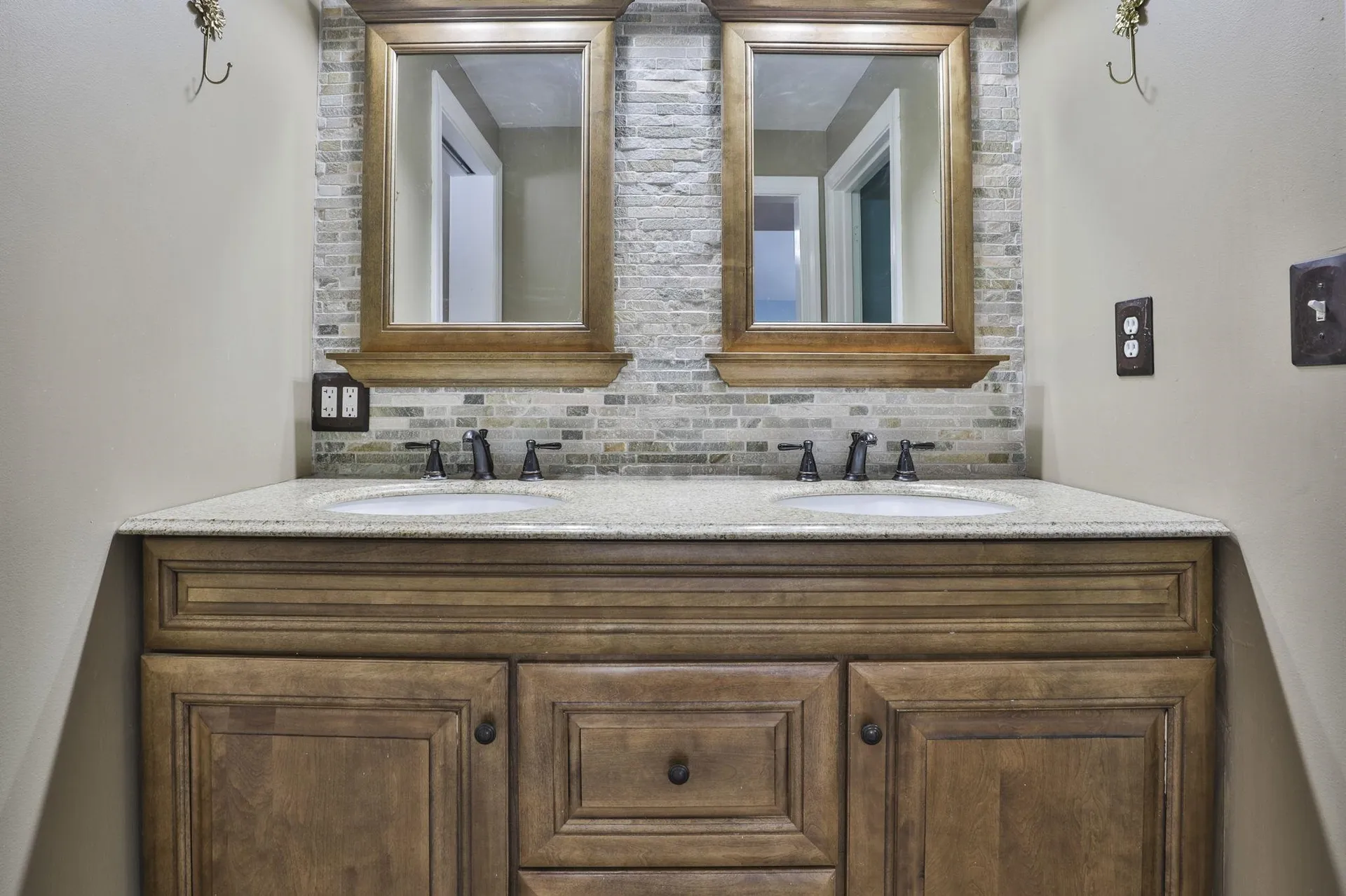 38 Old Manchester Road Amherst NH 03031