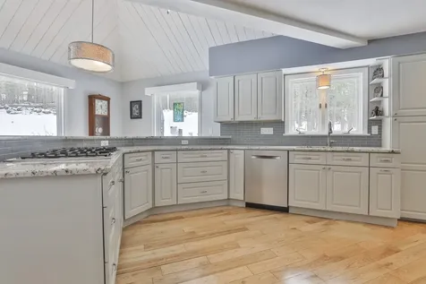 38 Old Manchester Road Amherst NH 03031