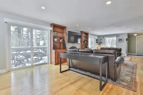 38 Old Manchester Road Amherst NH 03031