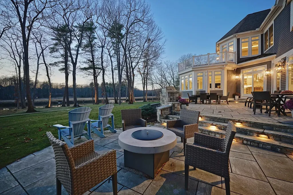 10 Wingate Court Stratham NH 03885