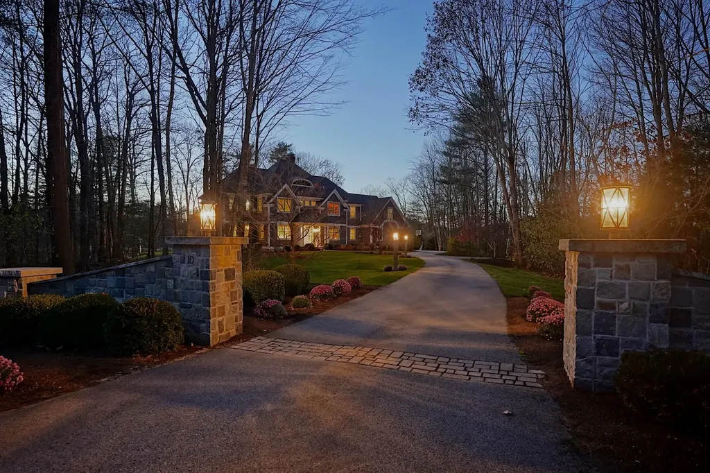 10 Wingate Court Stratham NH 03885