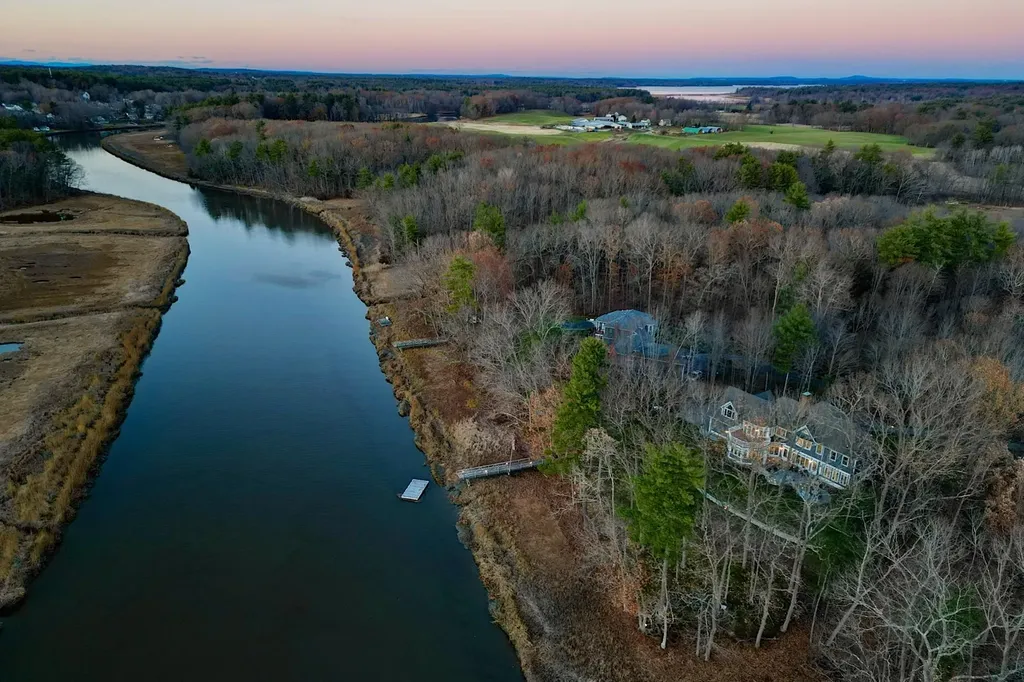 10 Wingate Court Stratham NH 03885