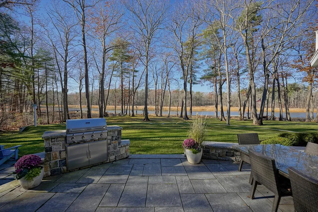 10 Wingate Court Stratham NH 03885