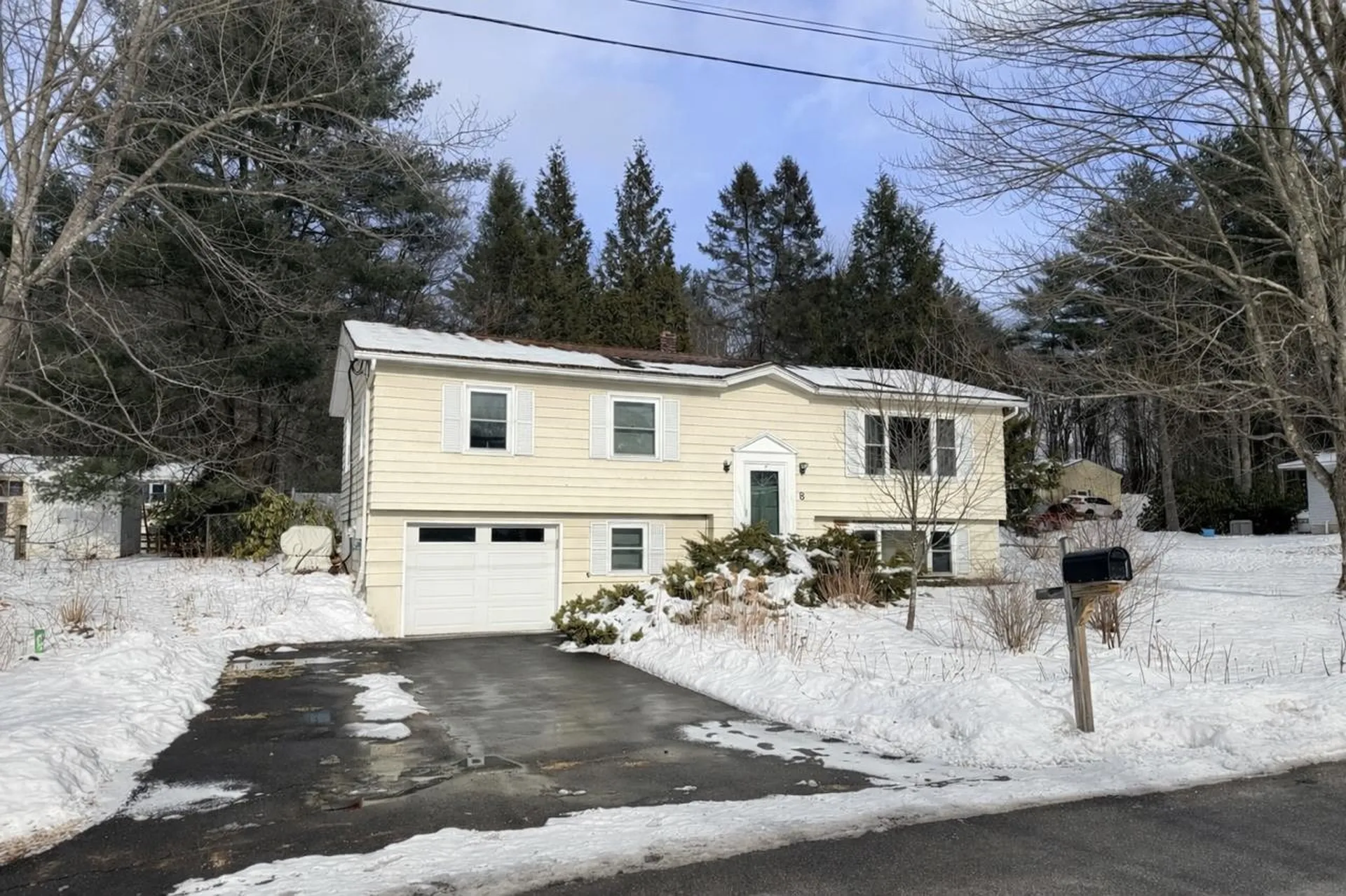 8 Short Avenue Hooksett NH 03106
