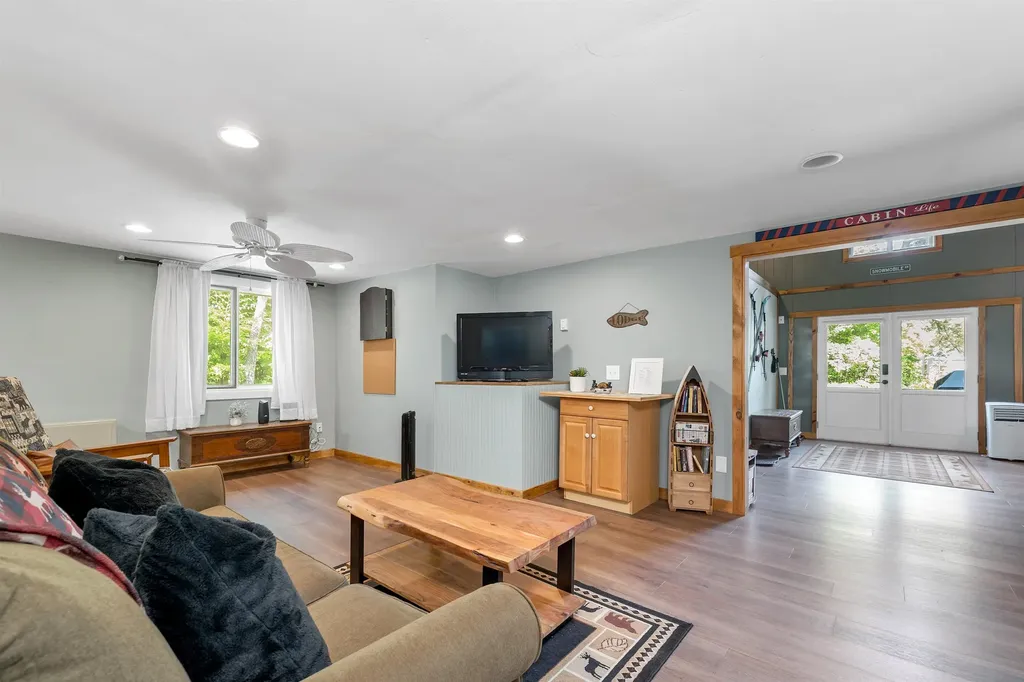 48 South Way Tamworth NH 03886