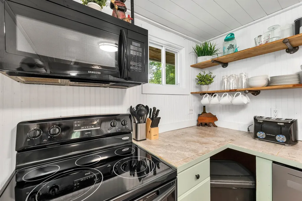 48 South Way Tamworth NH 03886