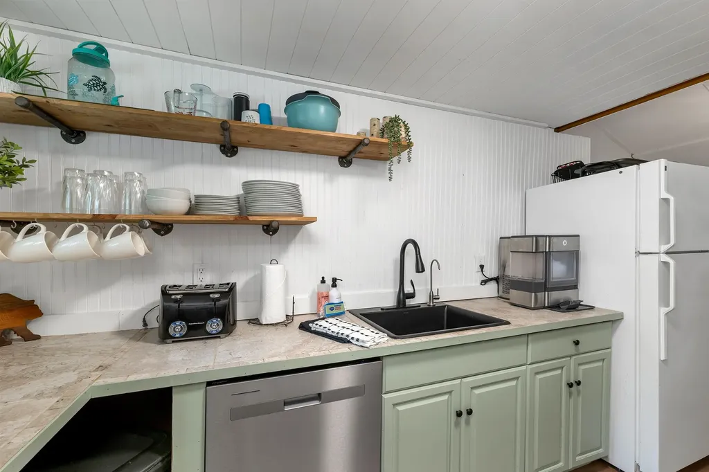 48 South Way Tamworth NH 03886