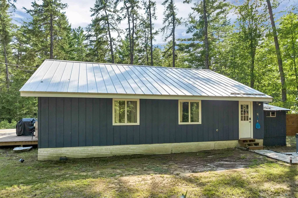 48 South Way Tamworth NH 03886