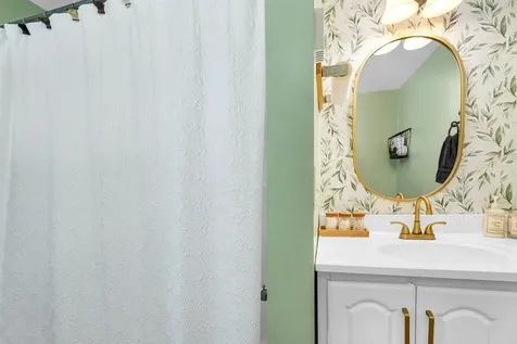 48 South Way Tamworth NH 03886