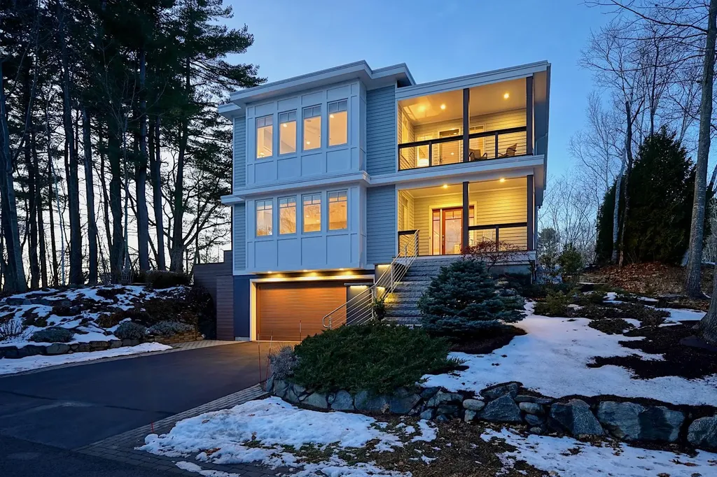 17 Lavenger Lane New Castle NH 03854