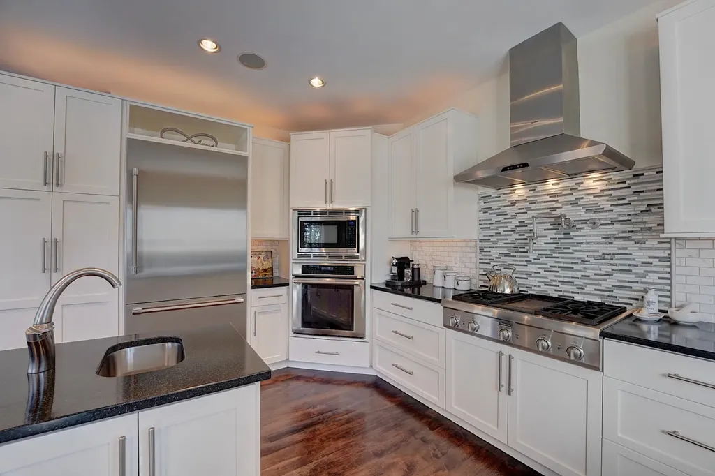 17 Lavenger Lane New Castle NH 03854