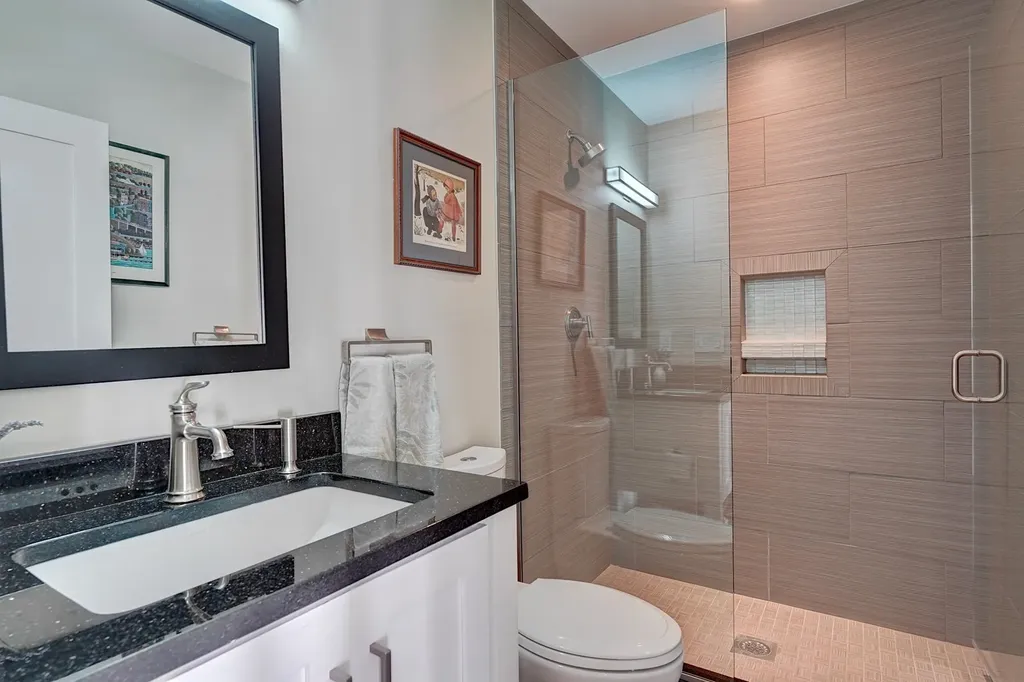 17 Lavenger Lane New Castle NH 03854