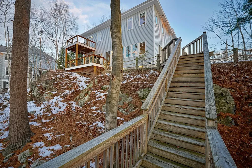 17 Lavenger Lane New Castle NH 03854