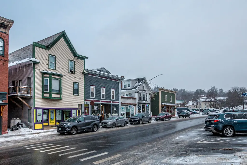 12 Middle Street Lancaster NH 03584