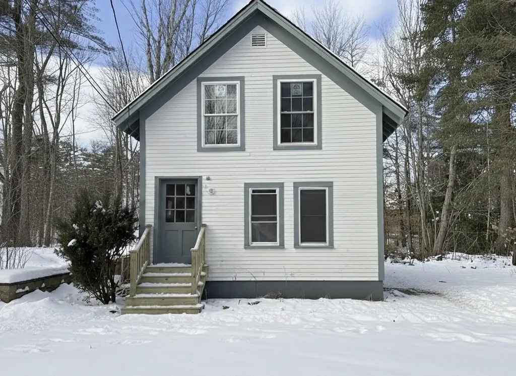 25 Huckins Street Ossipee NH 03814