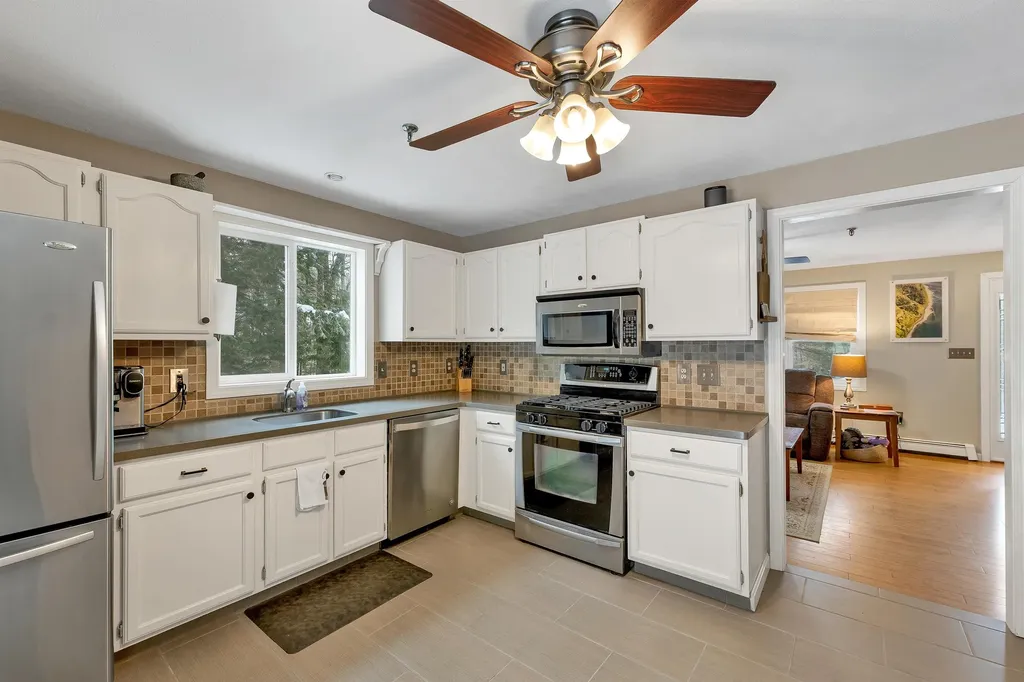 21 Canterbury Crossing Northfield NH 03276