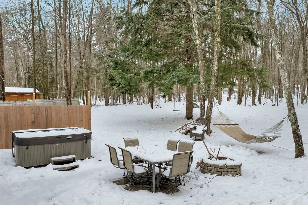 21 Canterbury Crossing Northfield NH 03276