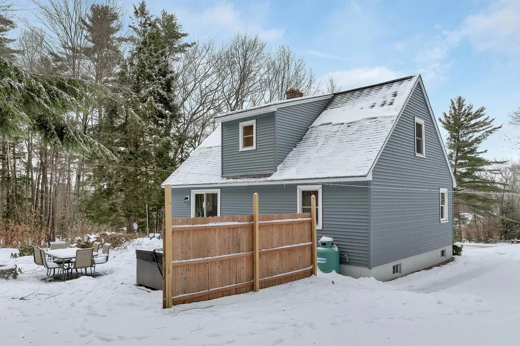 21 Canterbury Crossing Northfield NH 03276