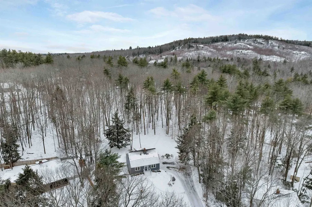 21 Canterbury Crossing Northfield NH 03276