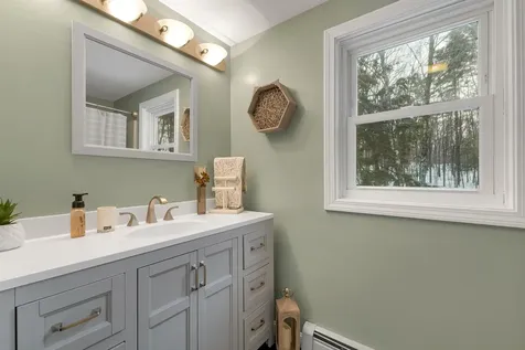 21 Canterbury Crossing Northfield NH 03276