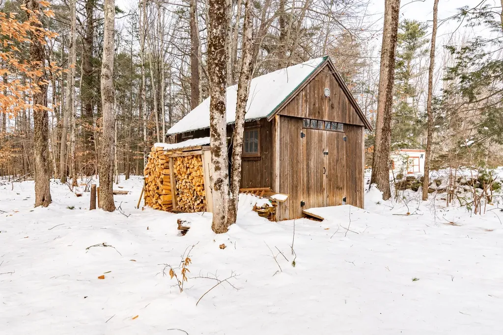 21 Four Rod Road Rochester NH 03867