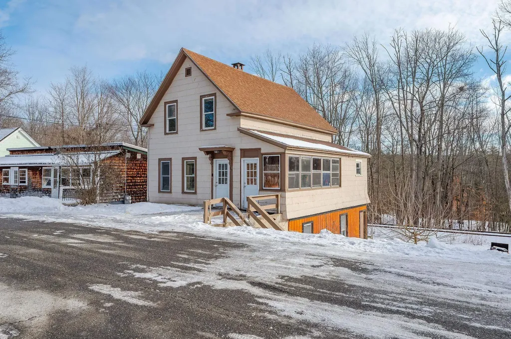 89 Charles Street Milton NH 03851