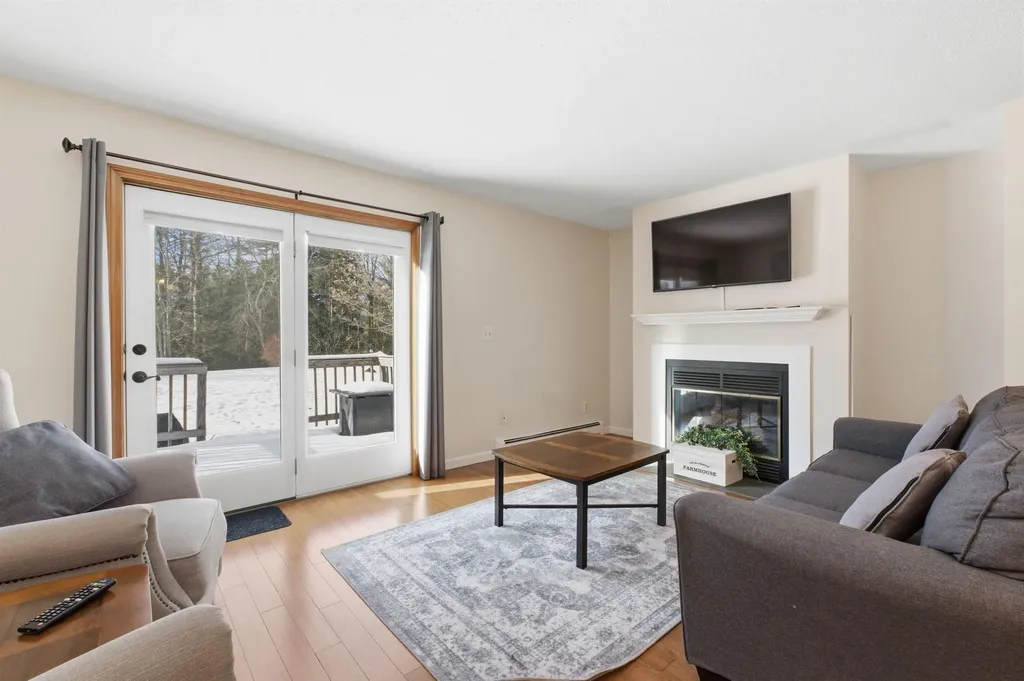 10 Chester Lane Enfield NH 03748