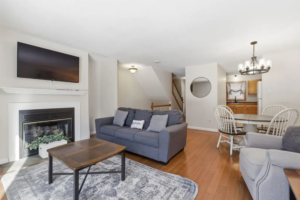 10 Chester Lane Enfield NH 03748