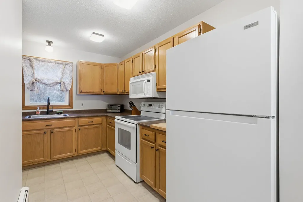 10 Chester Lane Enfield NH 03748