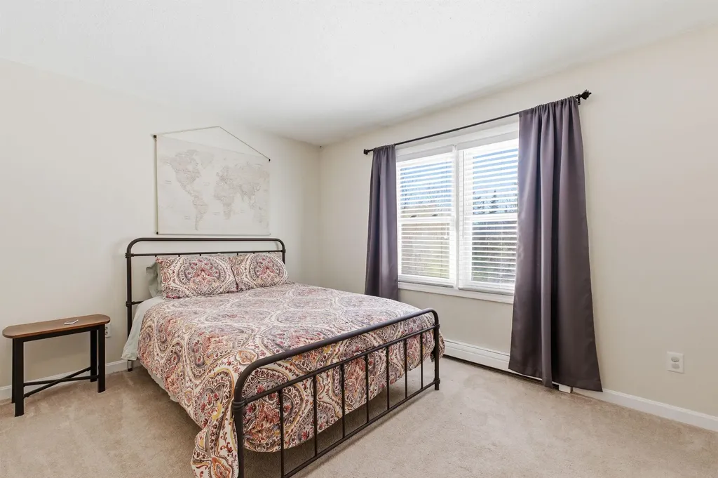 10 Chester Lane Enfield NH 03748