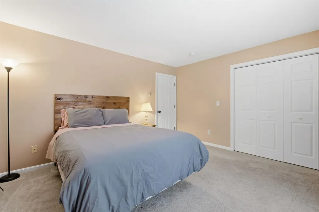 10 Chester Lane Enfield NH 03748