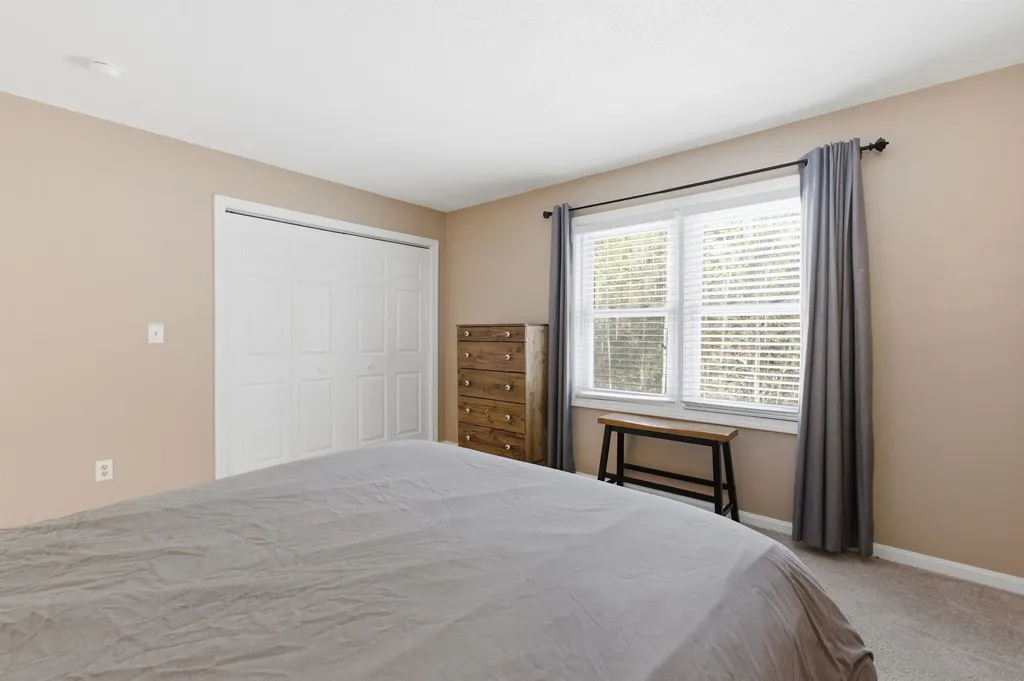 10 Chester Lane Enfield NH 03748