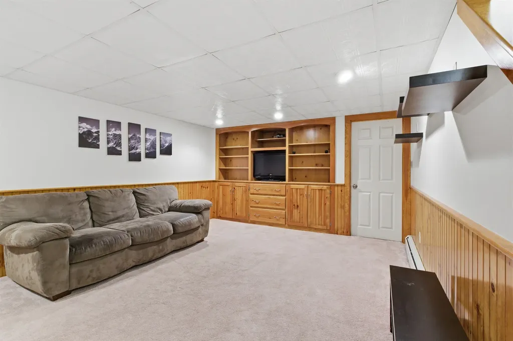 10 Chester Lane Enfield NH 03748