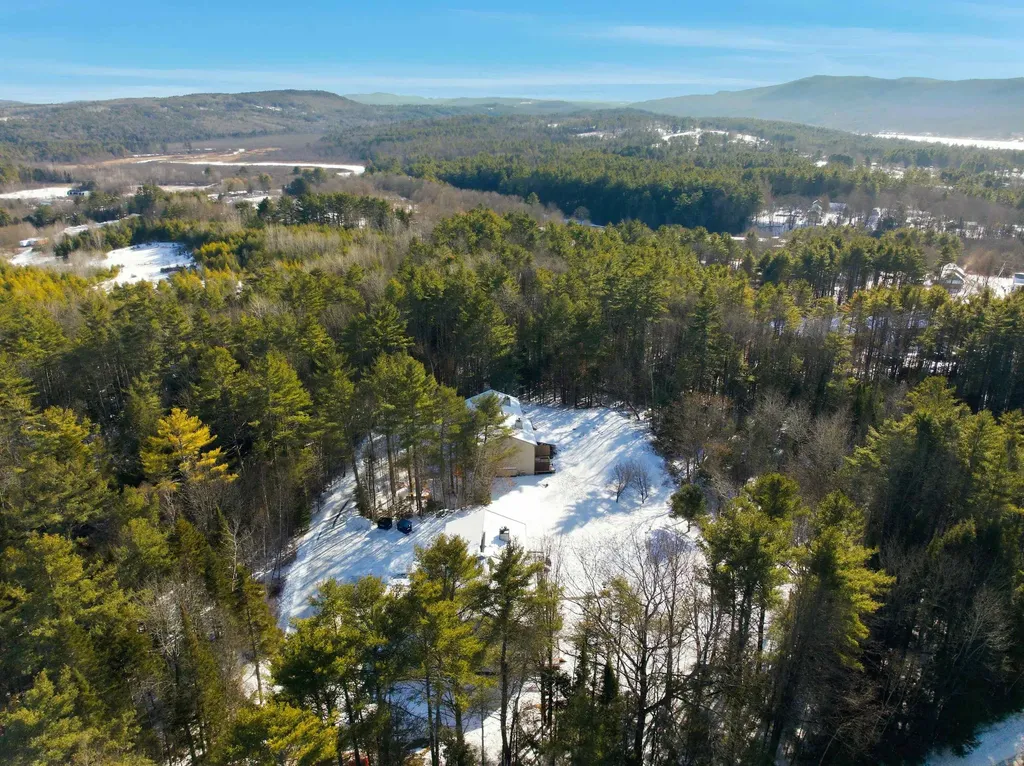 10 Chester Lane Enfield NH 03748