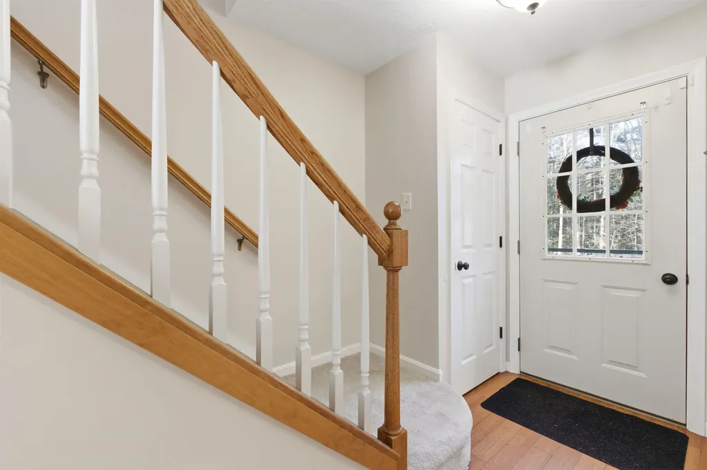 10 Chester Lane Enfield NH 03748