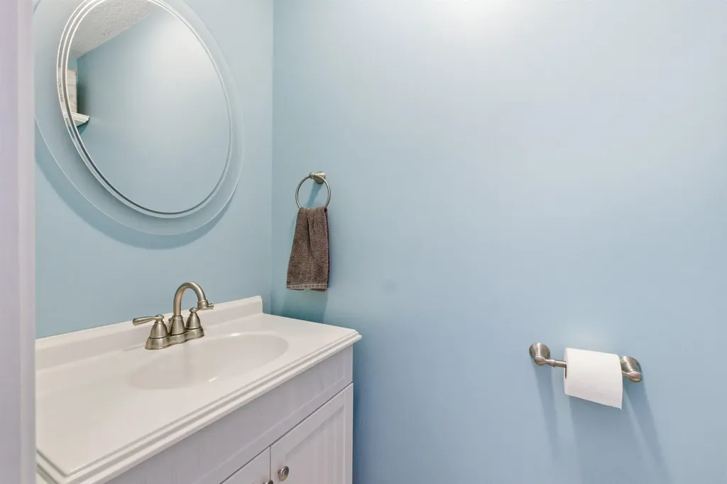 10 Chester Lane Enfield NH 03748