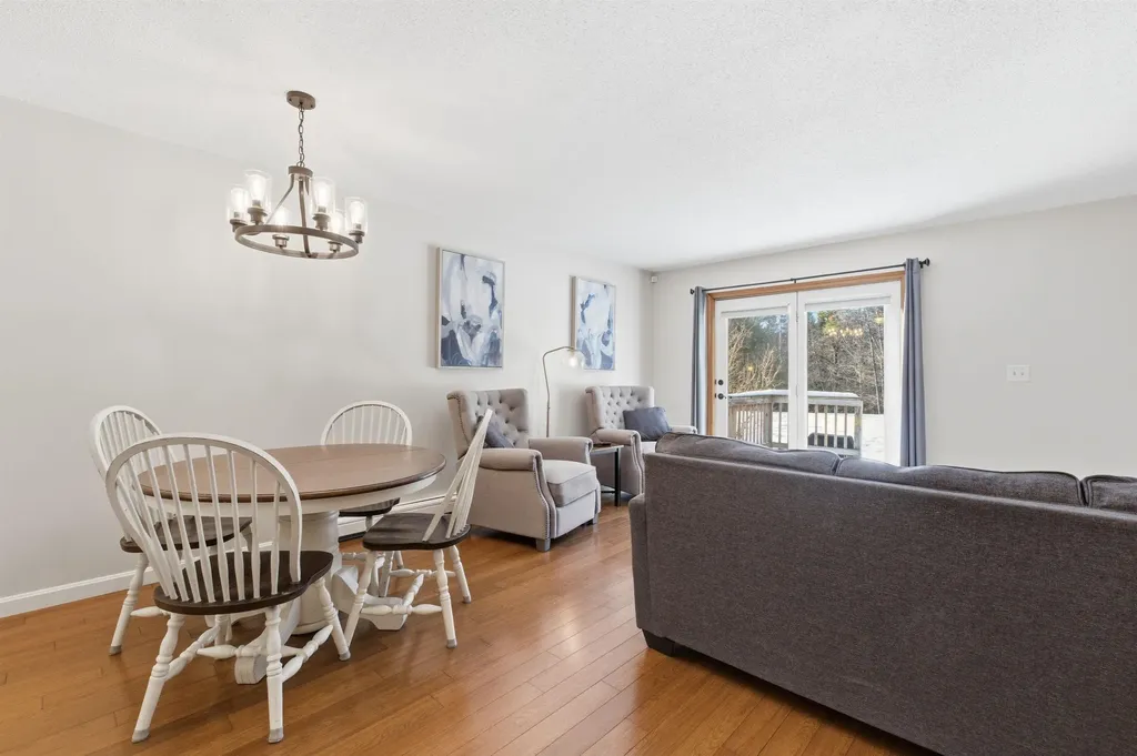 10 Chester Lane Enfield NH 03748