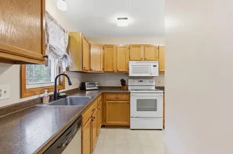 10 Chester Lane Enfield NH 03748