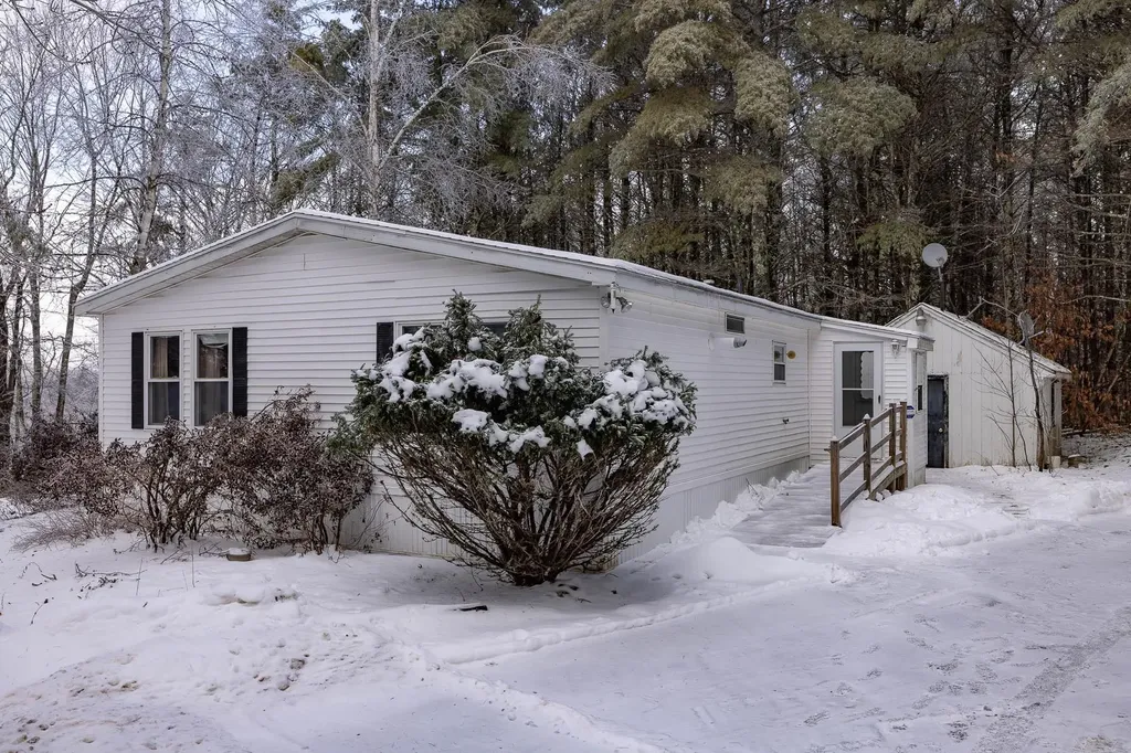 99 Pray Hill Road Wakefield NH 03872