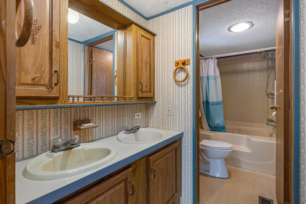 99 Pray Hill Road Wakefield NH 03872