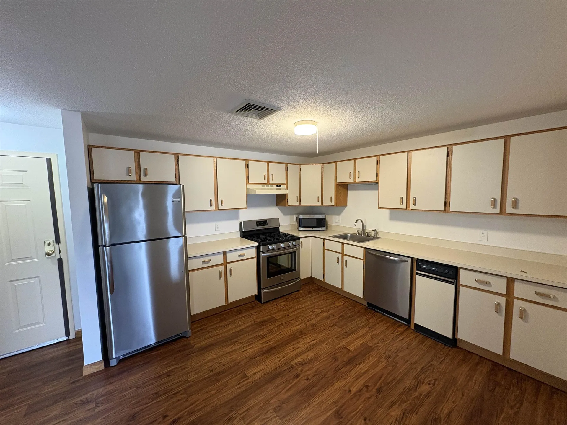 2 Roedean Drive Nashua NH 03063