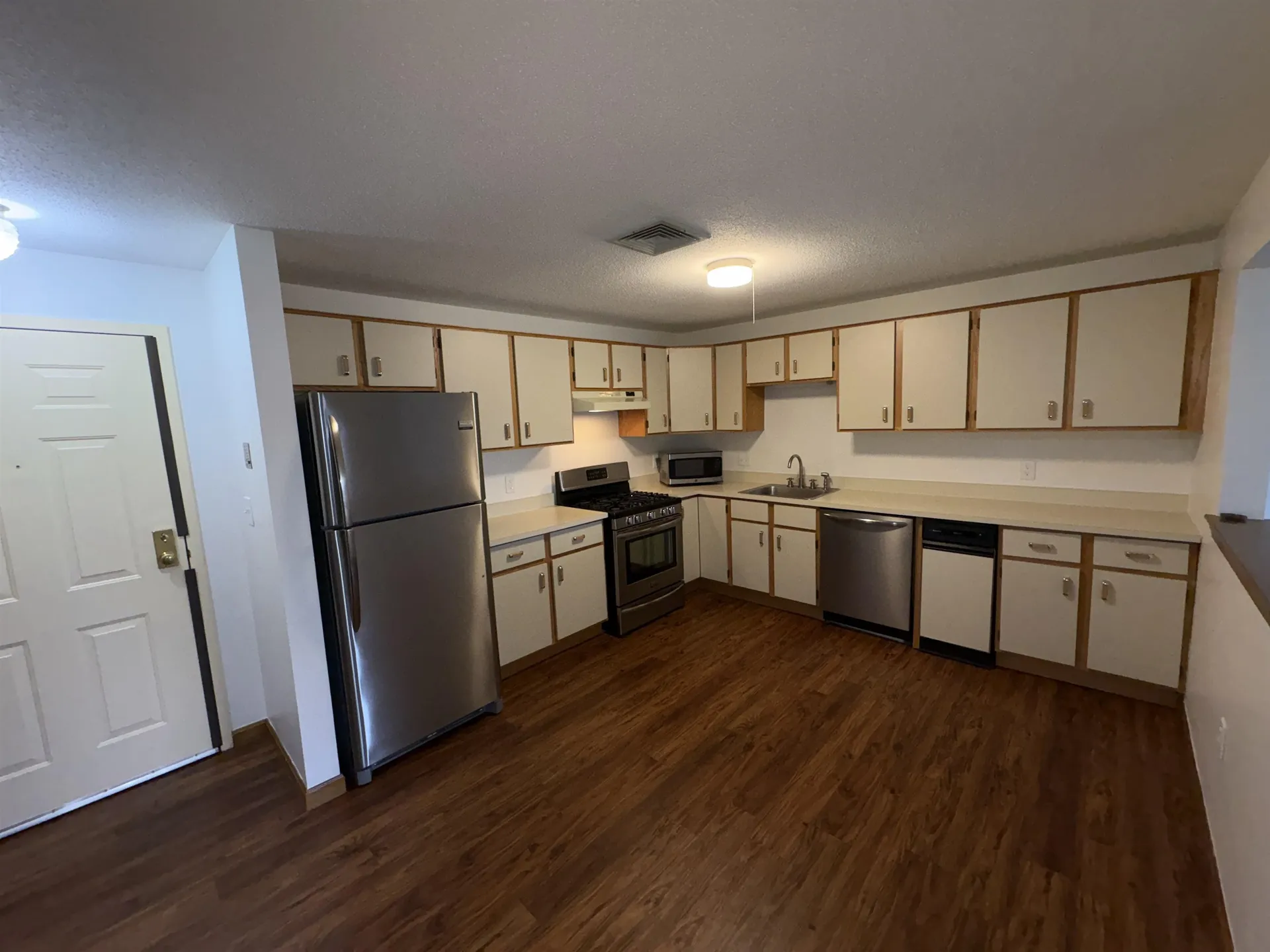 2 Roedean Drive Nashua NH 03063