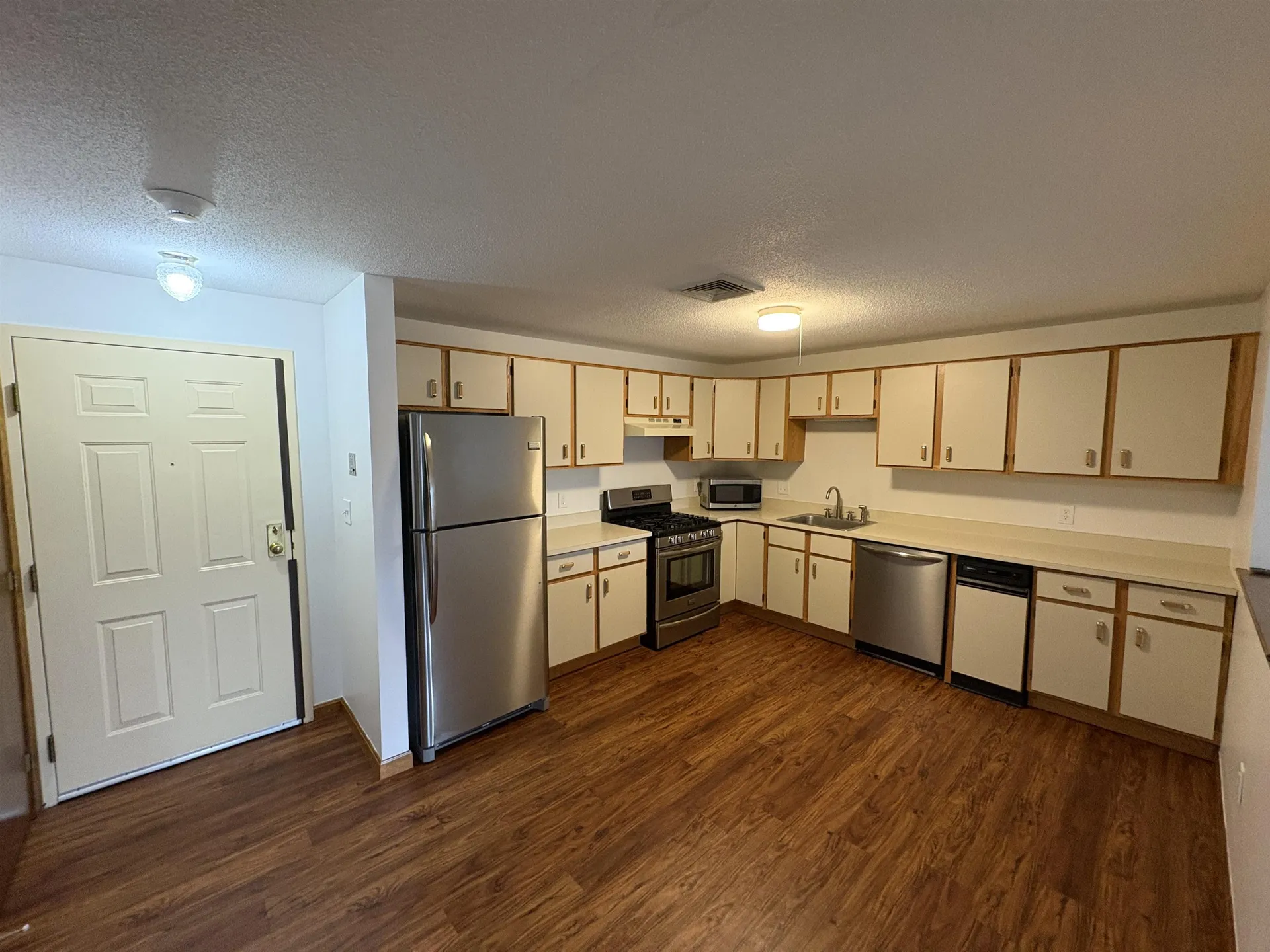 2 Roedean Drive Nashua NH 03063